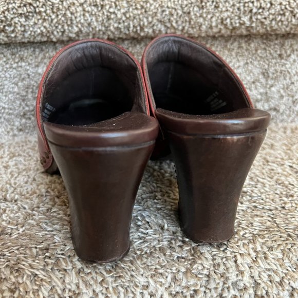 Dansko Women's Burgundy Leather Clogs. - Picture 5 of 12